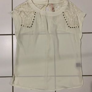 •See Threw No Sleeve Shirt•